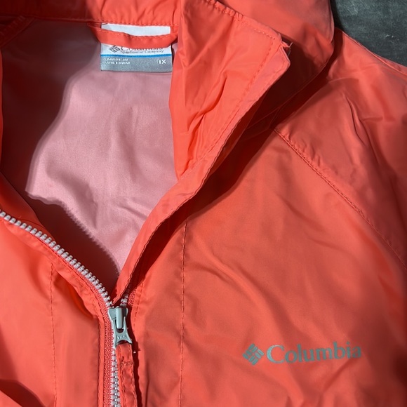 Women’s Columbia non insulated raincoat - Picture 2 of 3